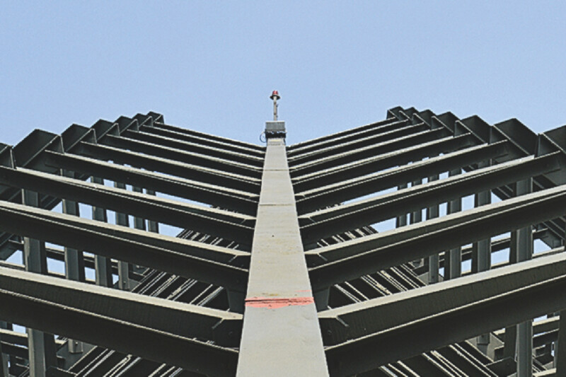 Mast von unten hoch fotografiert