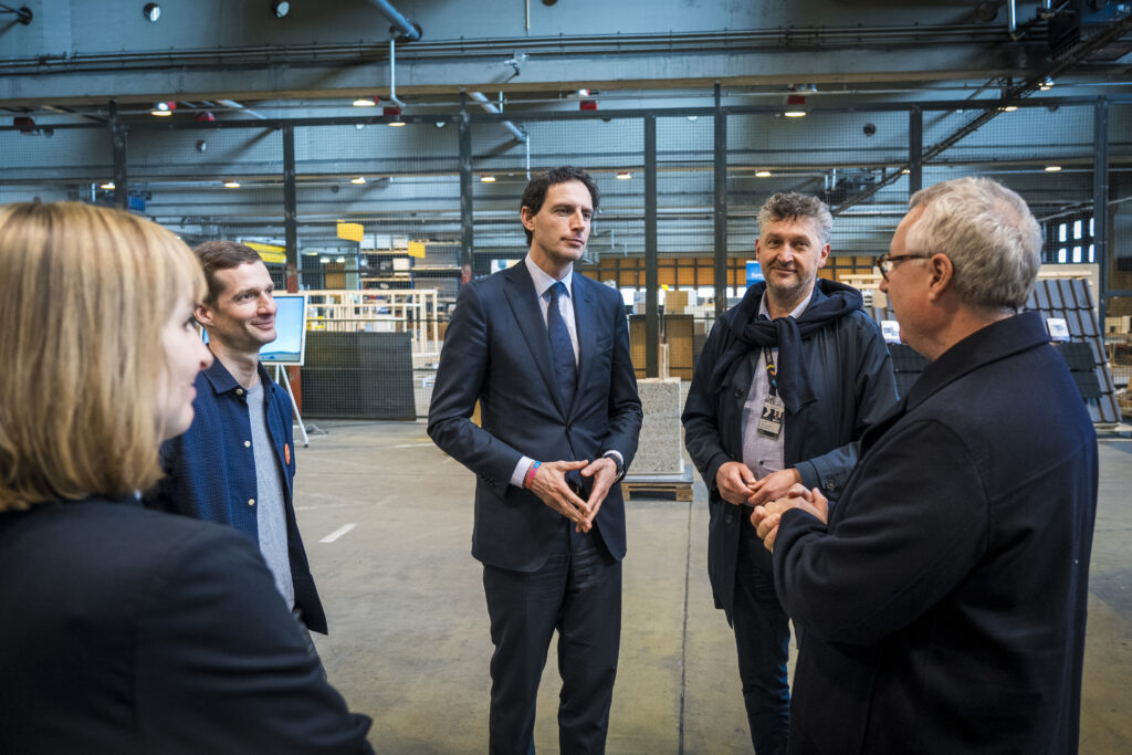 EU-Klimakommissar Wopke Hoekstra und Geschäftsführer Frank Wolters bei .GUT Am Flughafen 1.