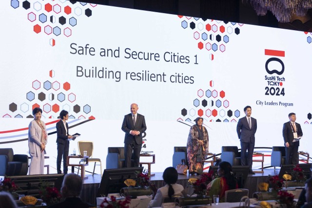 Ein Vortrag über Safe and Secure Cities bei der Delegationsreise in Tokio