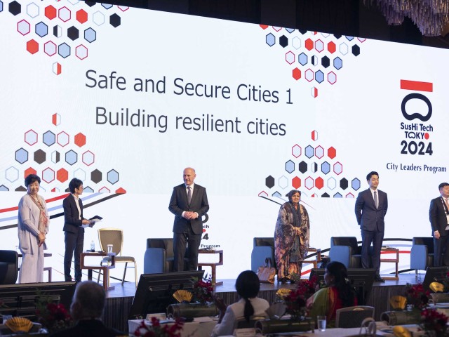 Ein Vortrag über Safe and Secure Cities bei der Delegationsreise in Tokio